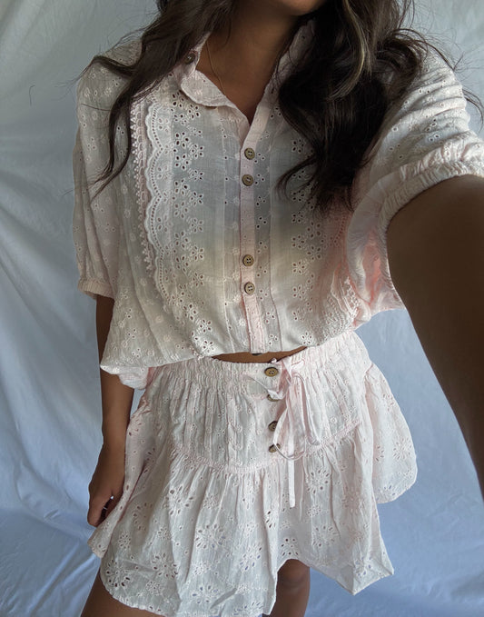 Delana Eyelet Set